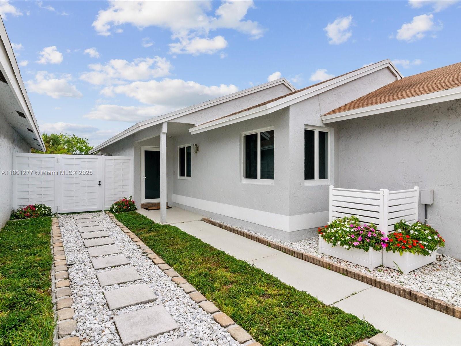 10911 Sw 12th St, Pembroke Pines, Miami-Dade County, Florida - 2 Bedrooms  
2 Bathrooms - 