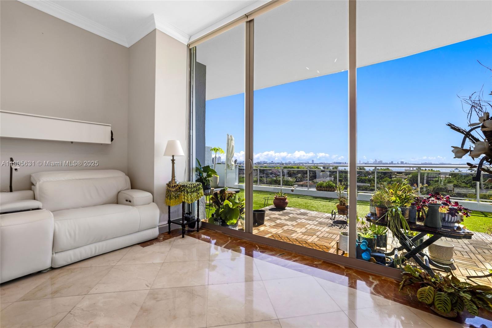 THE LEXI CONDO - Residential