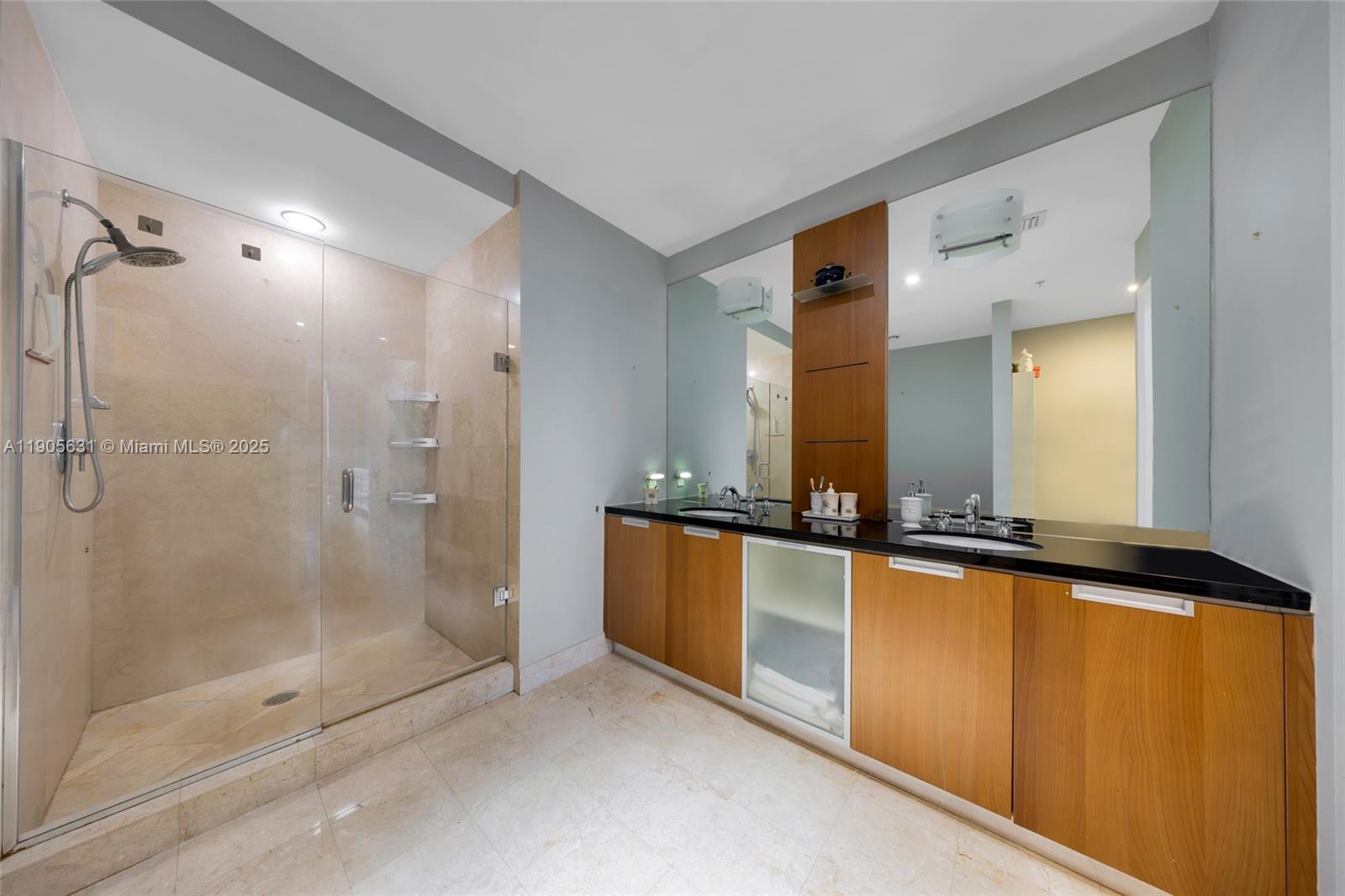 THE LEXI CONDO - Residential