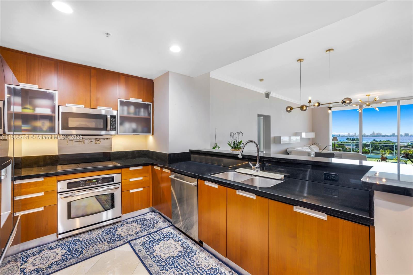 THE LEXI CONDO - Residential