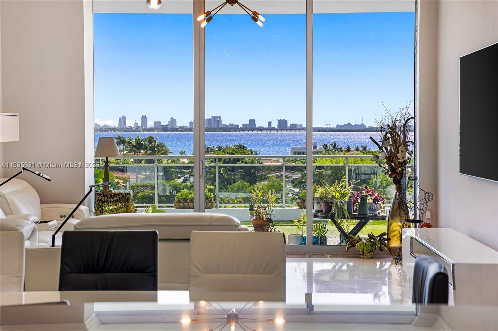 THE LEXI CONDO - Residential