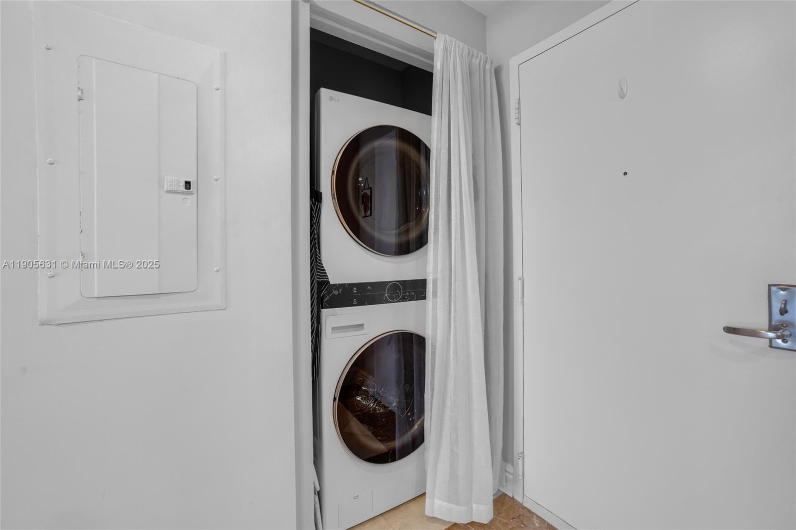 THE LEXI CONDO - Residential