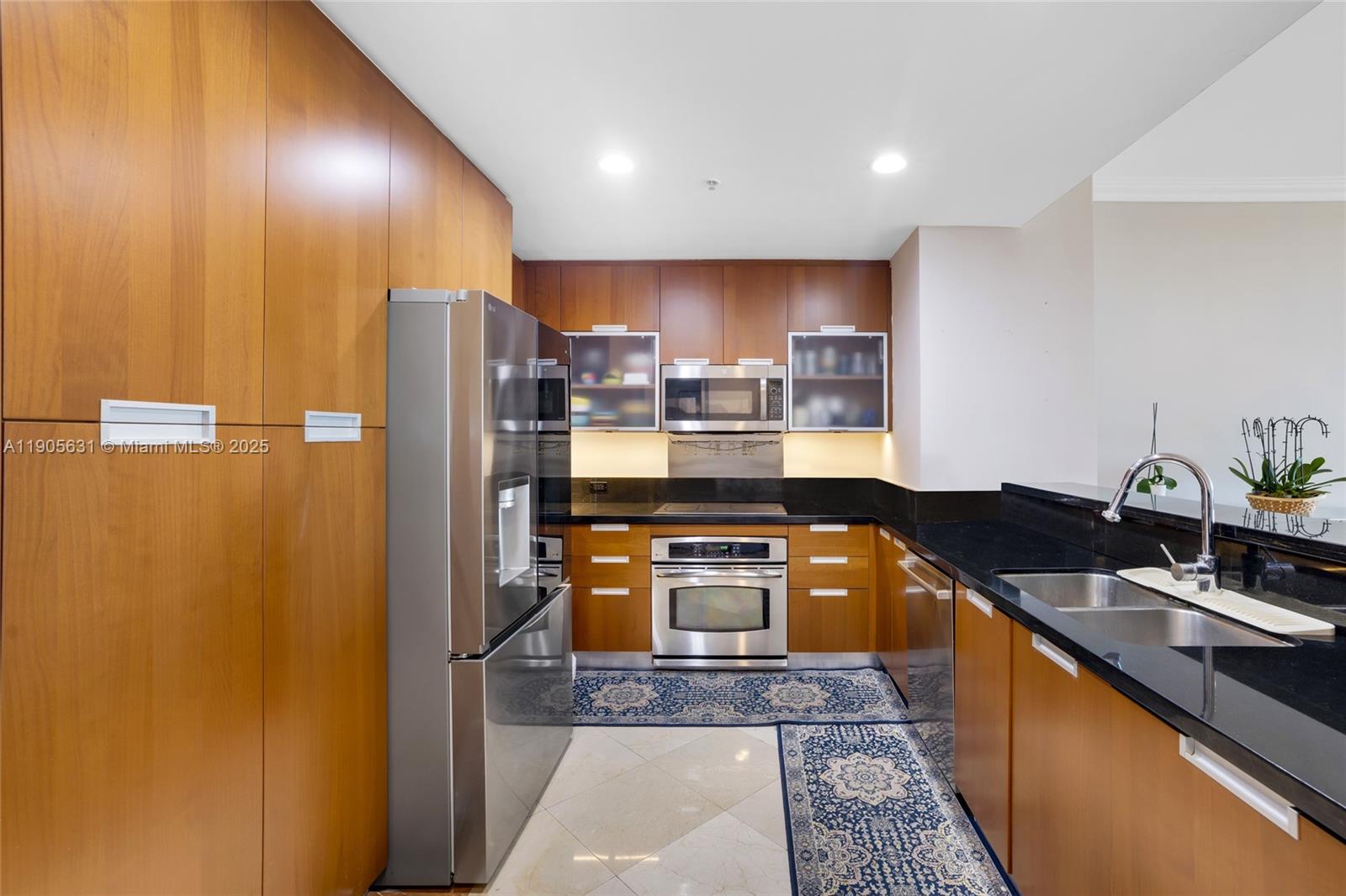 THE LEXI CONDO - Residential