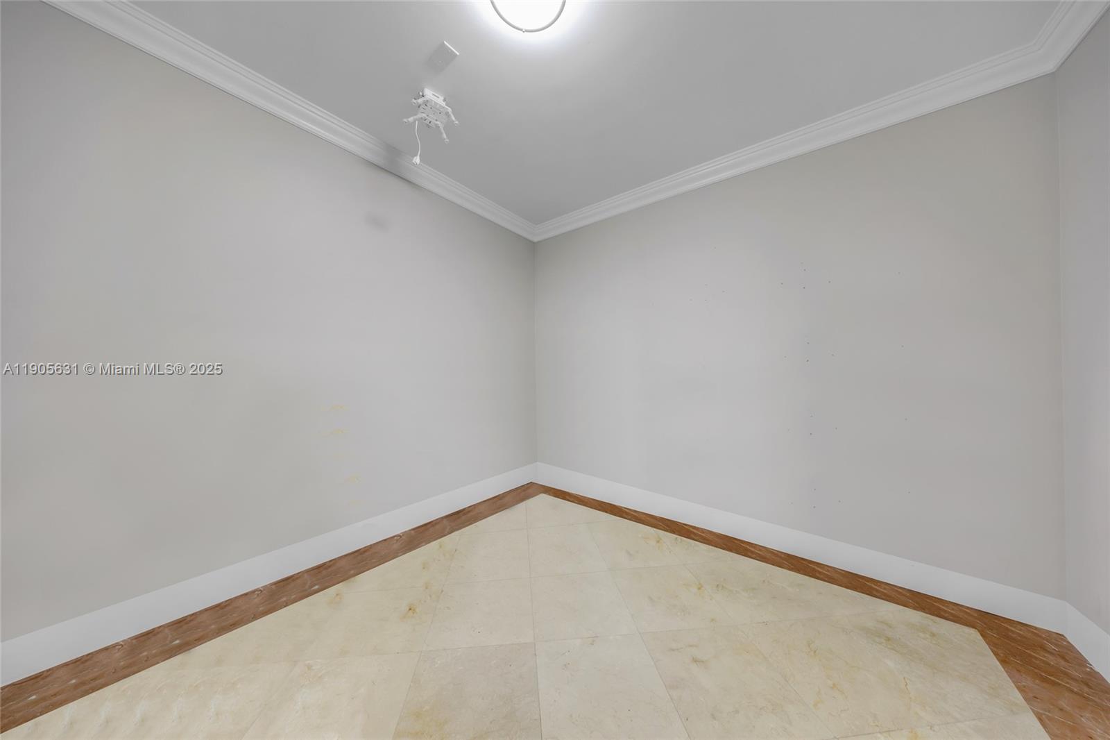 THE LEXI CONDO - Residential