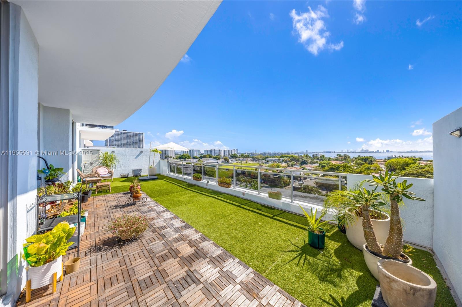 THE LEXI CONDO - Residential