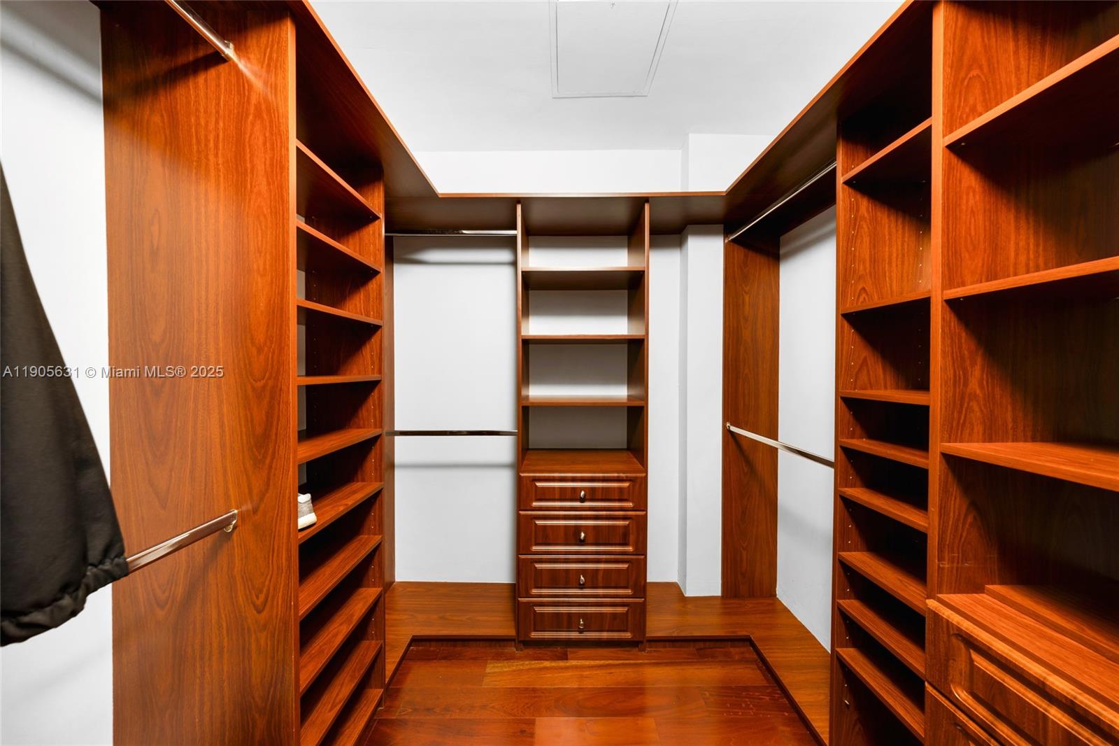 THE LEXI CONDO - Residential