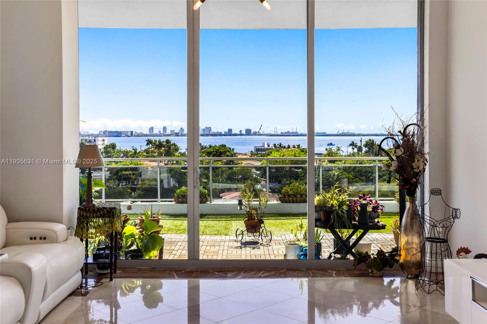 THE LEXI CONDO - Residential