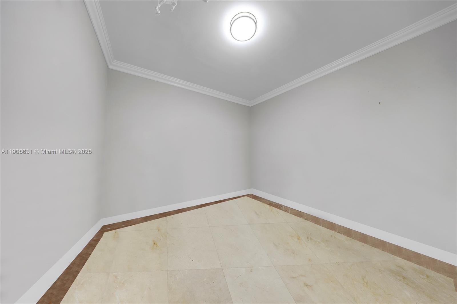 THE LEXI CONDO - Residential