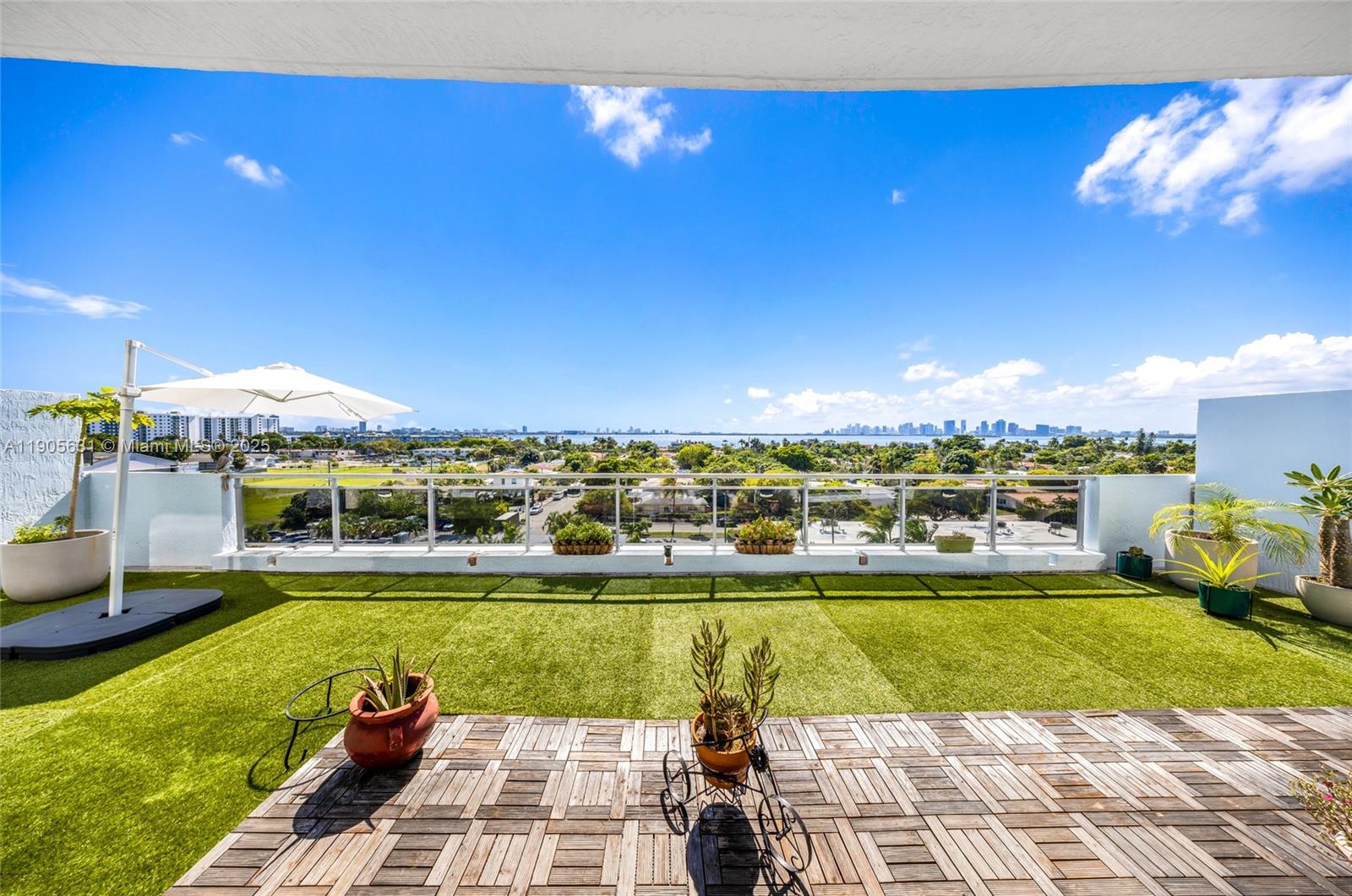 THE LEXI CONDO - Residential