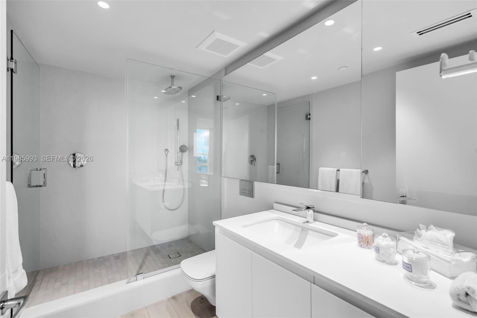 GRAND BAY TOWER CONDO - Residential Lease