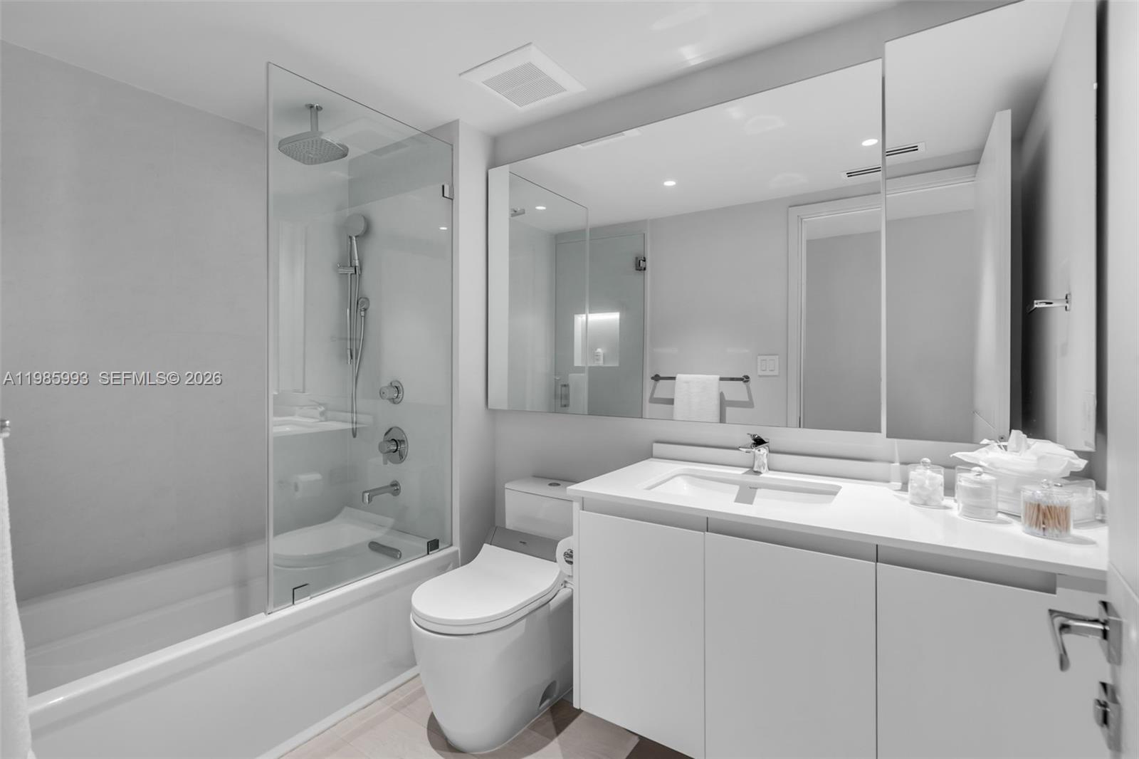 GRAND BAY TOWER CONDO - Residential Lease