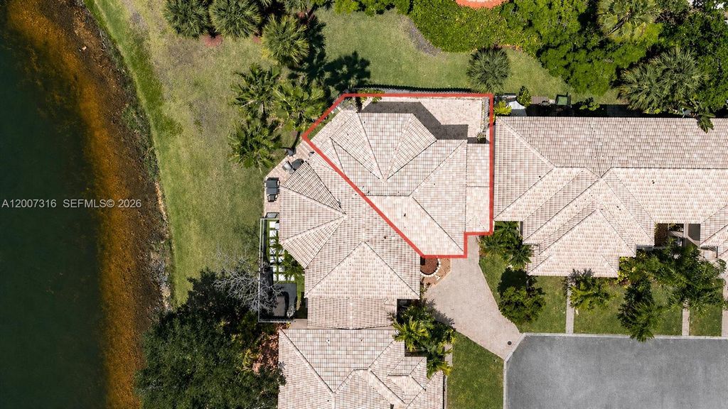 Photo of 17086 NW 22nd St, Pembroke Pines, FL 33028 (MLS # A12007316)