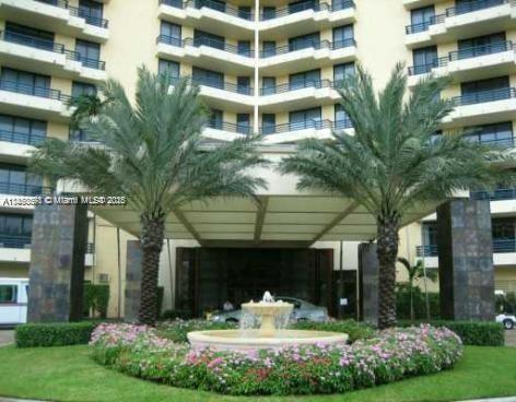 Spectacular Unit in Luxury Parc Central!
Spacious, fully updated residence featuring beautiful wood floors and a modern kitchen with stainless steel appliances. Enjoy breathtaking views and an unbeatable location—just a short walk to Aventura Mall, banks, restaurants, A-rated schools, and more. Only minutes from the beach!
The building offers exceptional amenities, including a lagoon-style heated pool with cabanas, jacuzzi, state-of-the-art fitness center with sauna, and a luxurious lobby with 24-hour valet, concierge, and security.