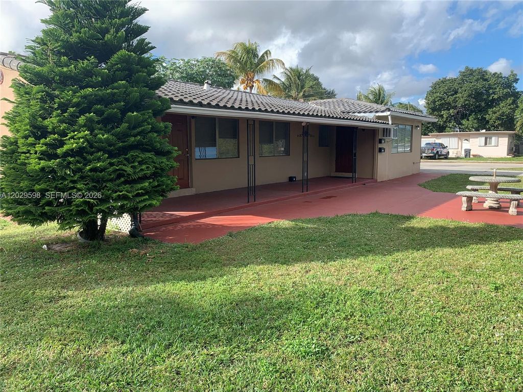 Photo of 5616 Arthur St #N, Hollywood, FL 33021 (MLS # A12029598)