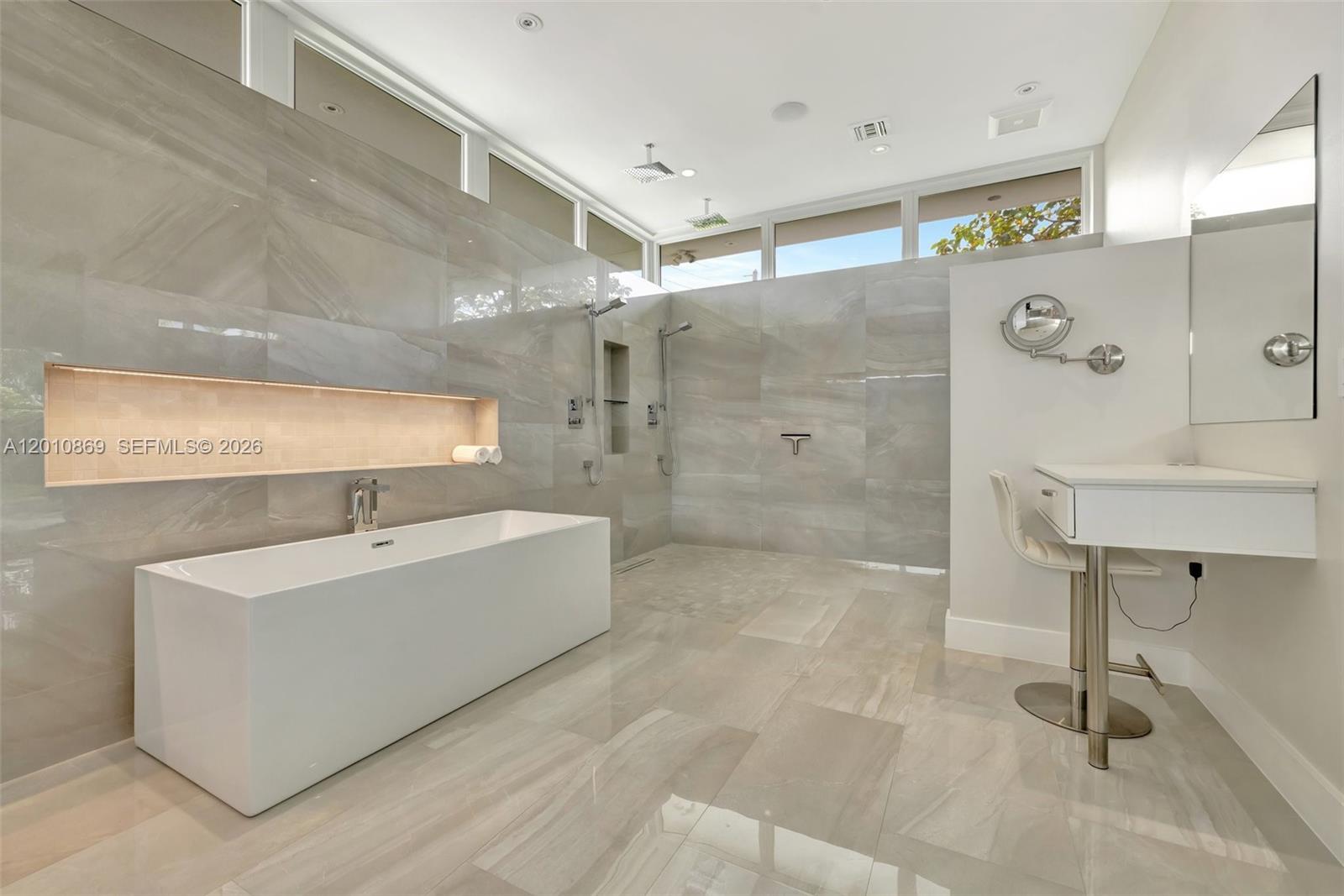 DIPLOMAT GOLF ESTATES - Residential
