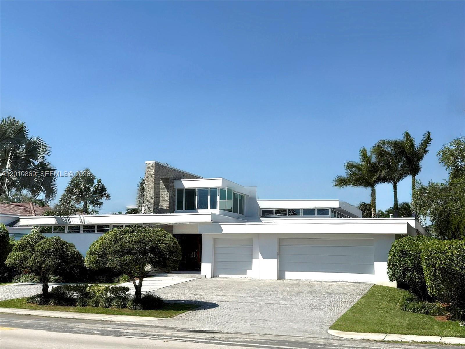 907 Diplomat Pkwy