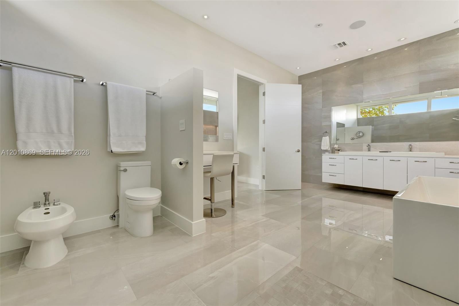 DIPLOMAT GOLF ESTATES - Residential