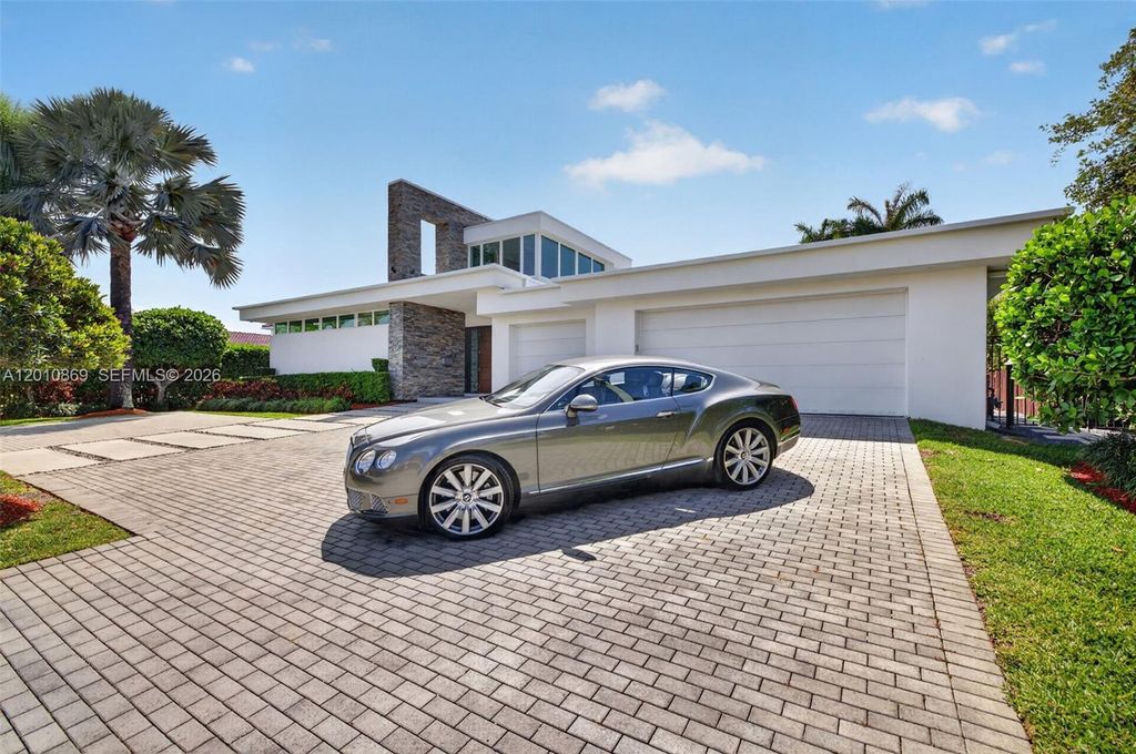 Photo of 907 Diplomat Pkwy, Hallandale Beach, FL 33009 (MLS # A12010869)