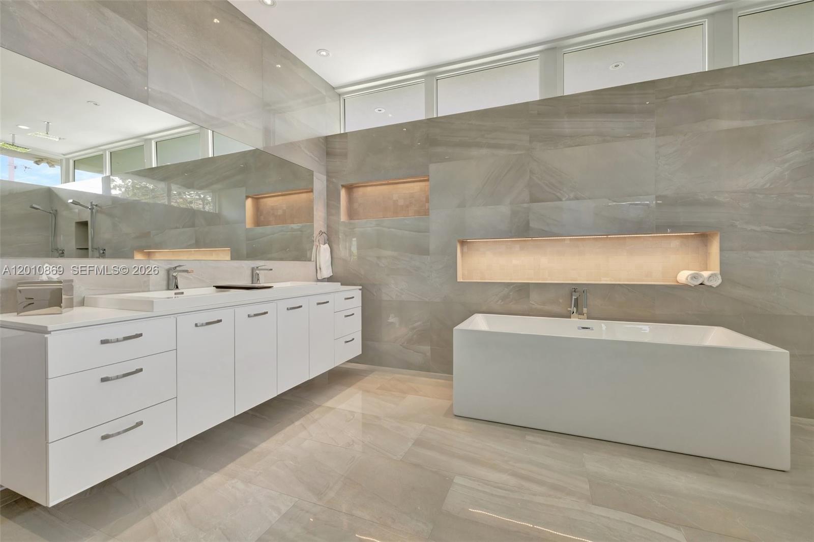 DIPLOMAT GOLF ESTATES - Residential