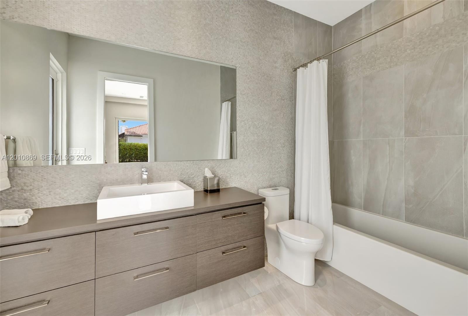 DIPLOMAT GOLF ESTATES - Residential