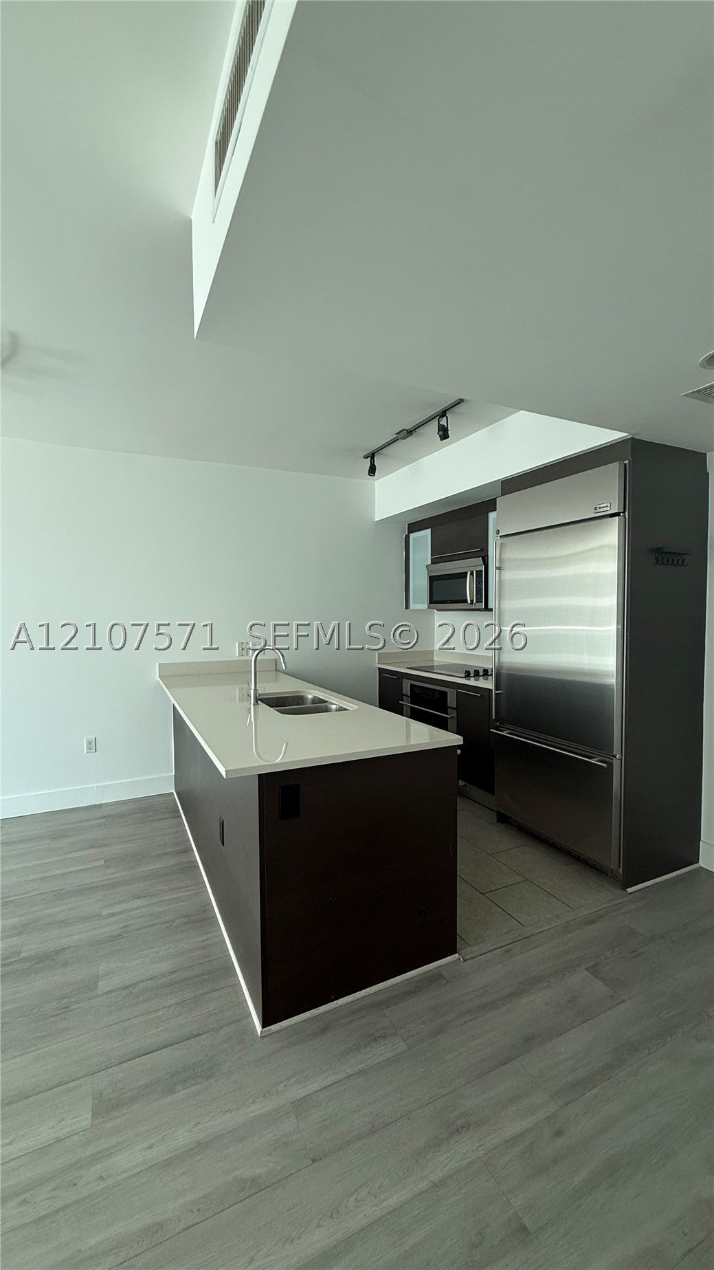 500 Brickell Ave 2808