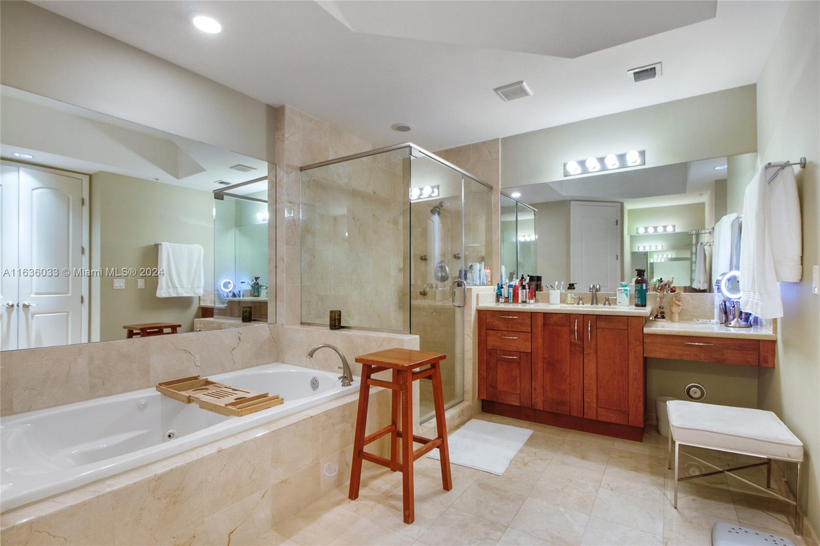 VALENCIA GRANDE CONDO - Residential Lease