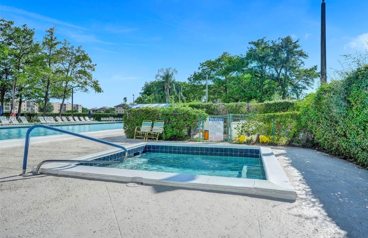 CASCADES OF LAUDERHILL - Residential