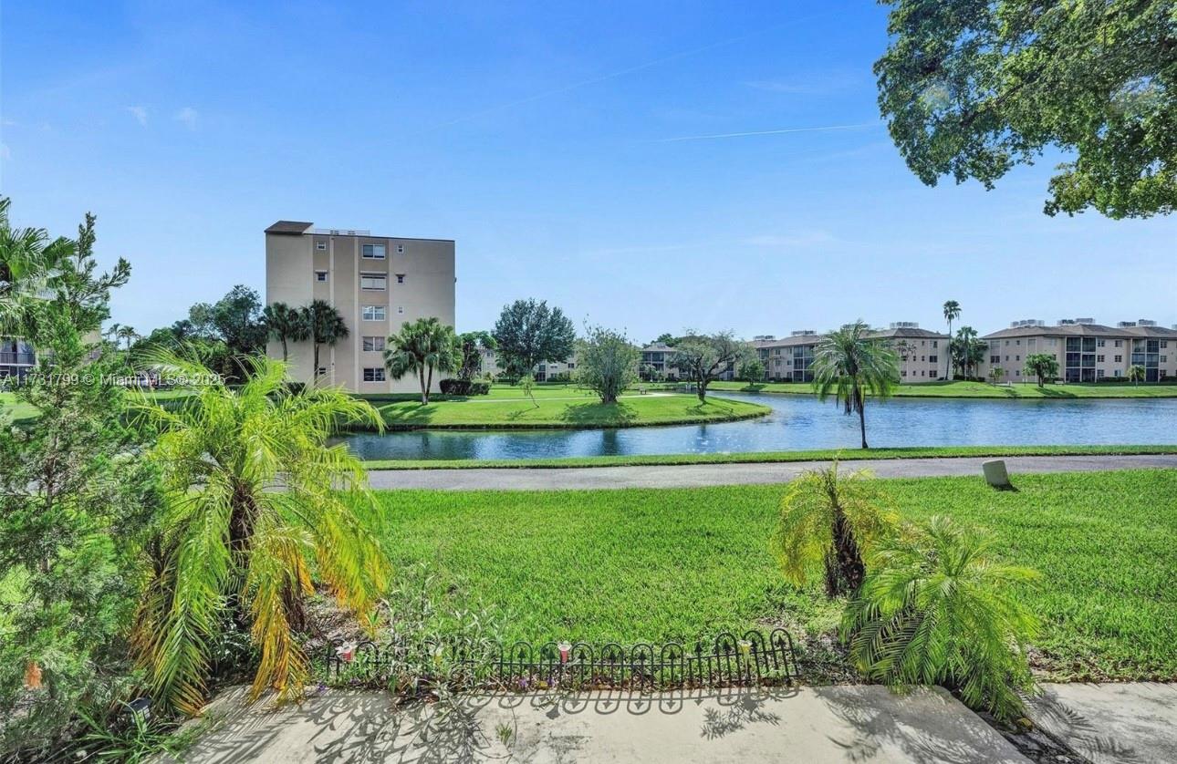 CASCADES OF LAUDERHILL - Residential