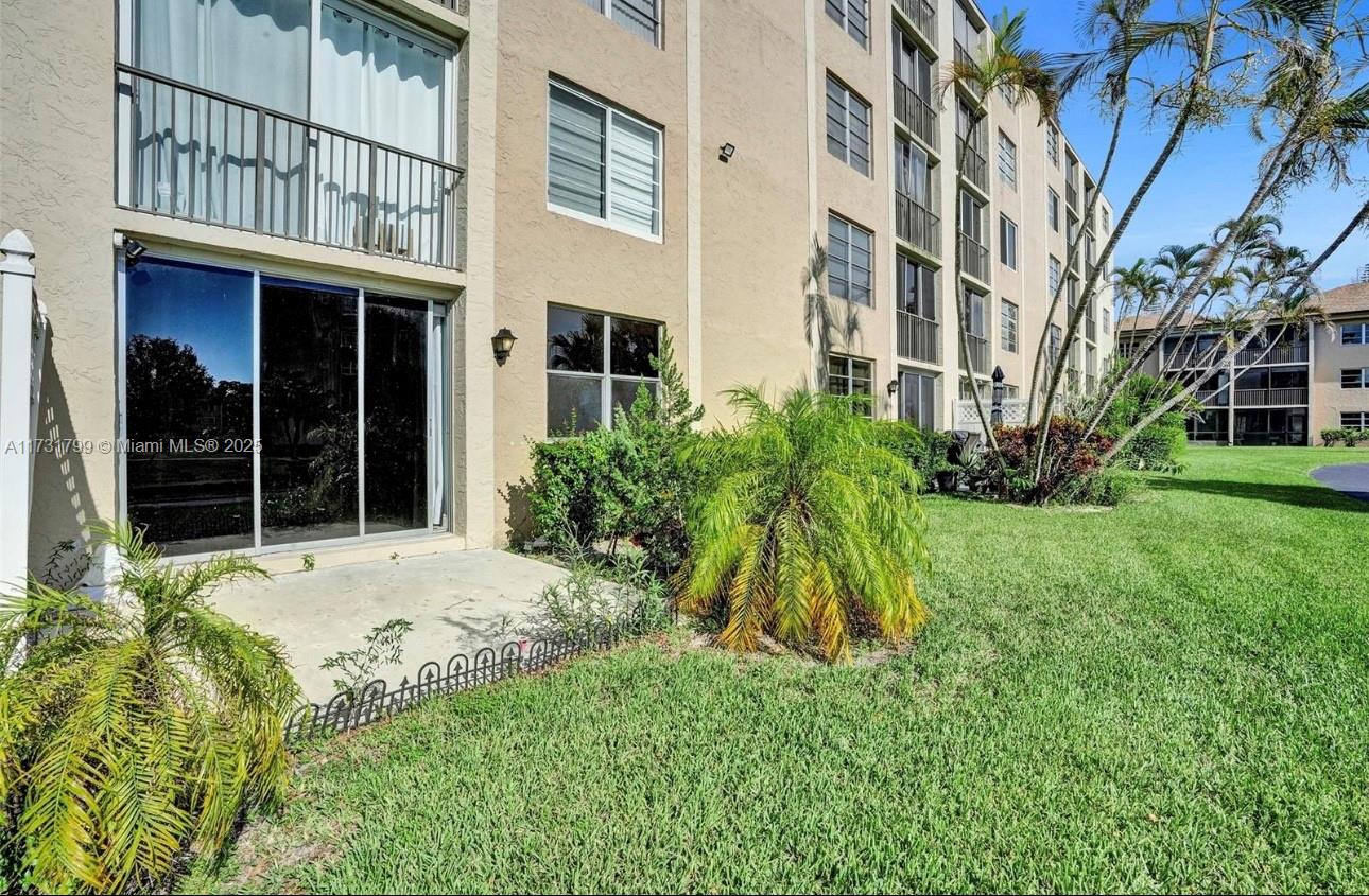 CASCADES OF LAUDERHILL - Residential