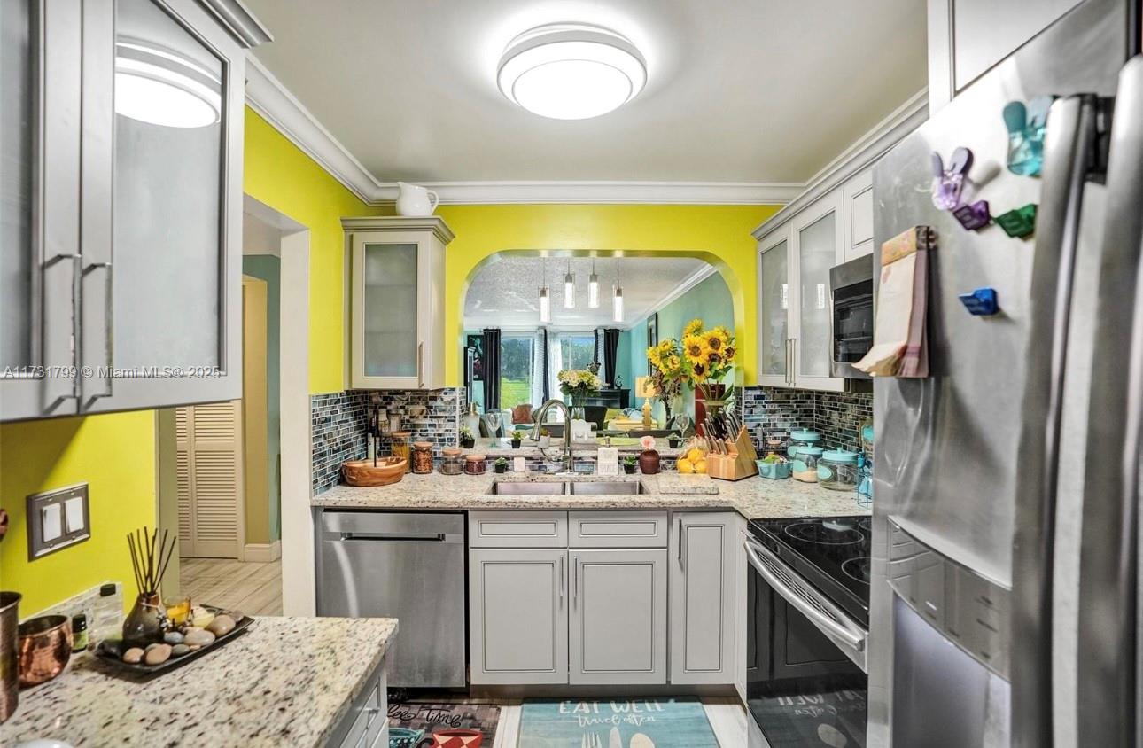 CASCADES OF LAUDERHILL - Residential