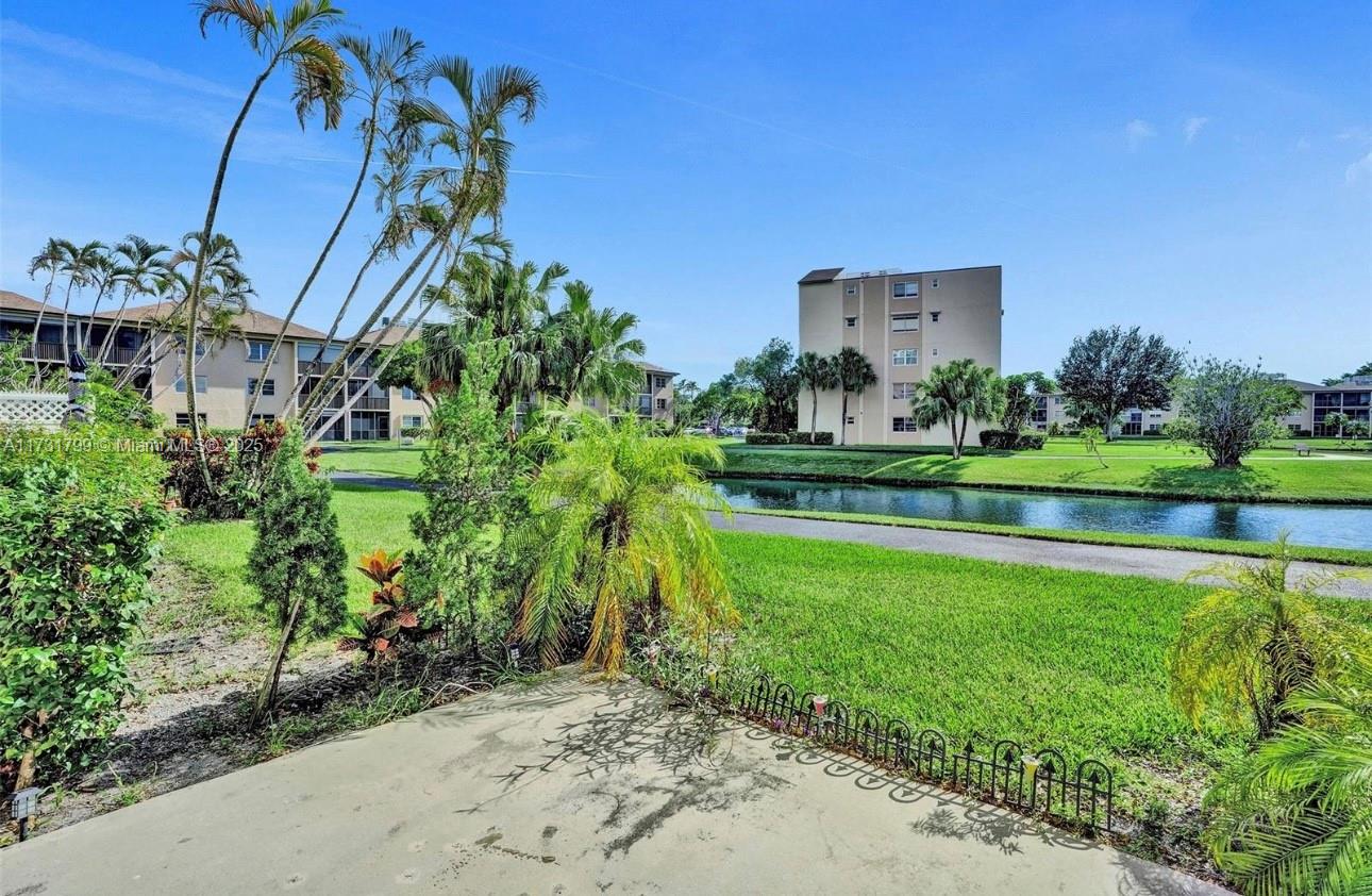 CASCADES OF LAUDERHILL - Residential