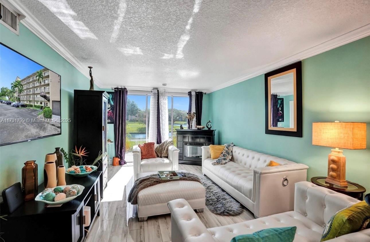 CASCADES OF LAUDERHILL - Residential