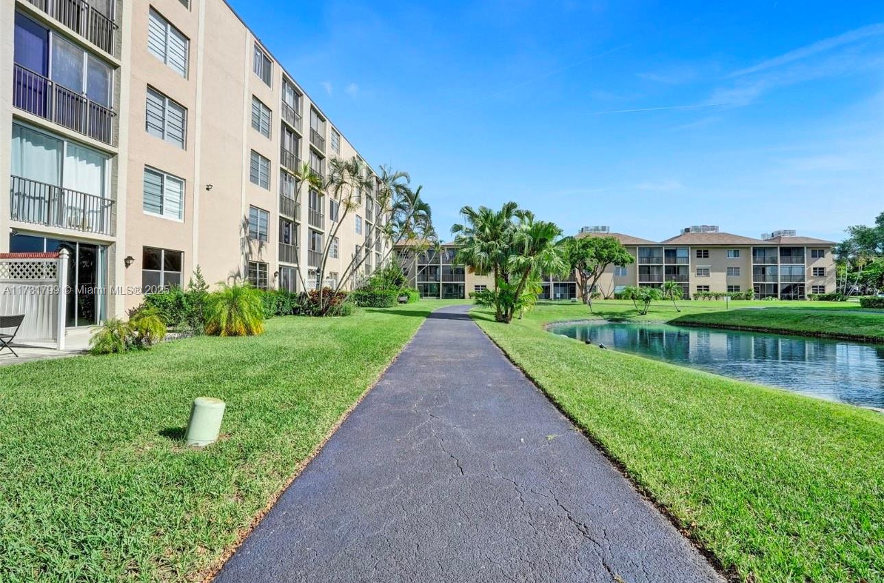 CASCADES OF LAUDERHILL - Residential