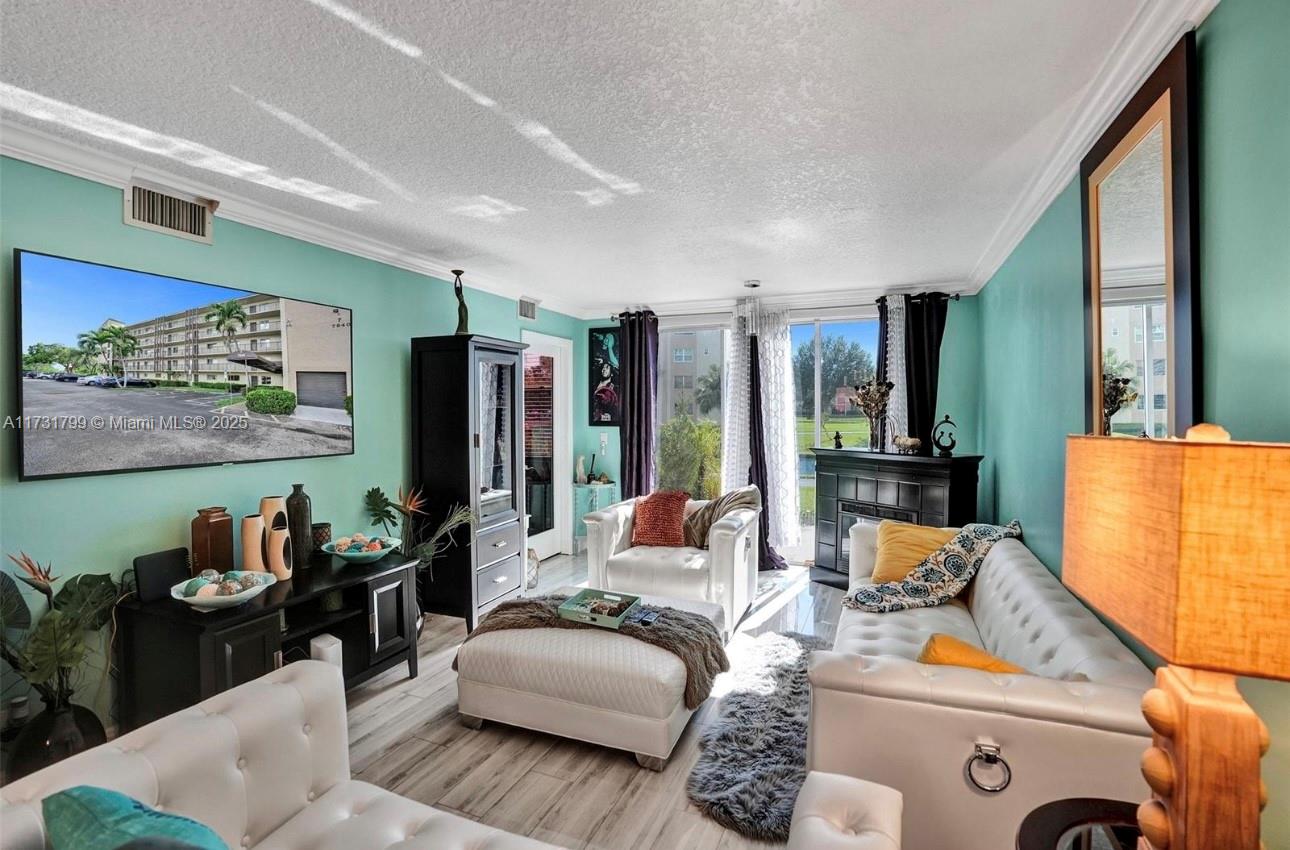 CASCADES OF LAUDERHILL - Residential