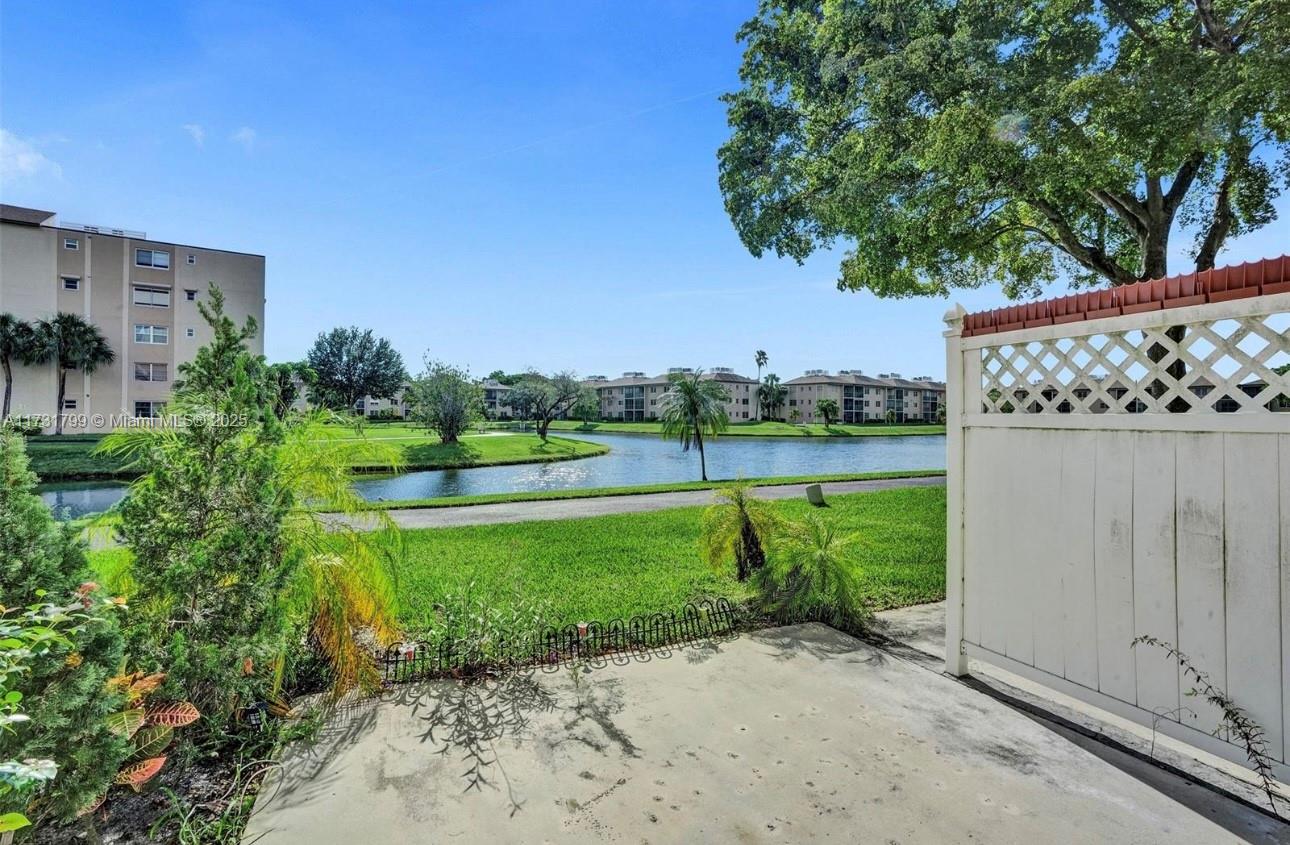 CASCADES OF LAUDERHILL - Residential