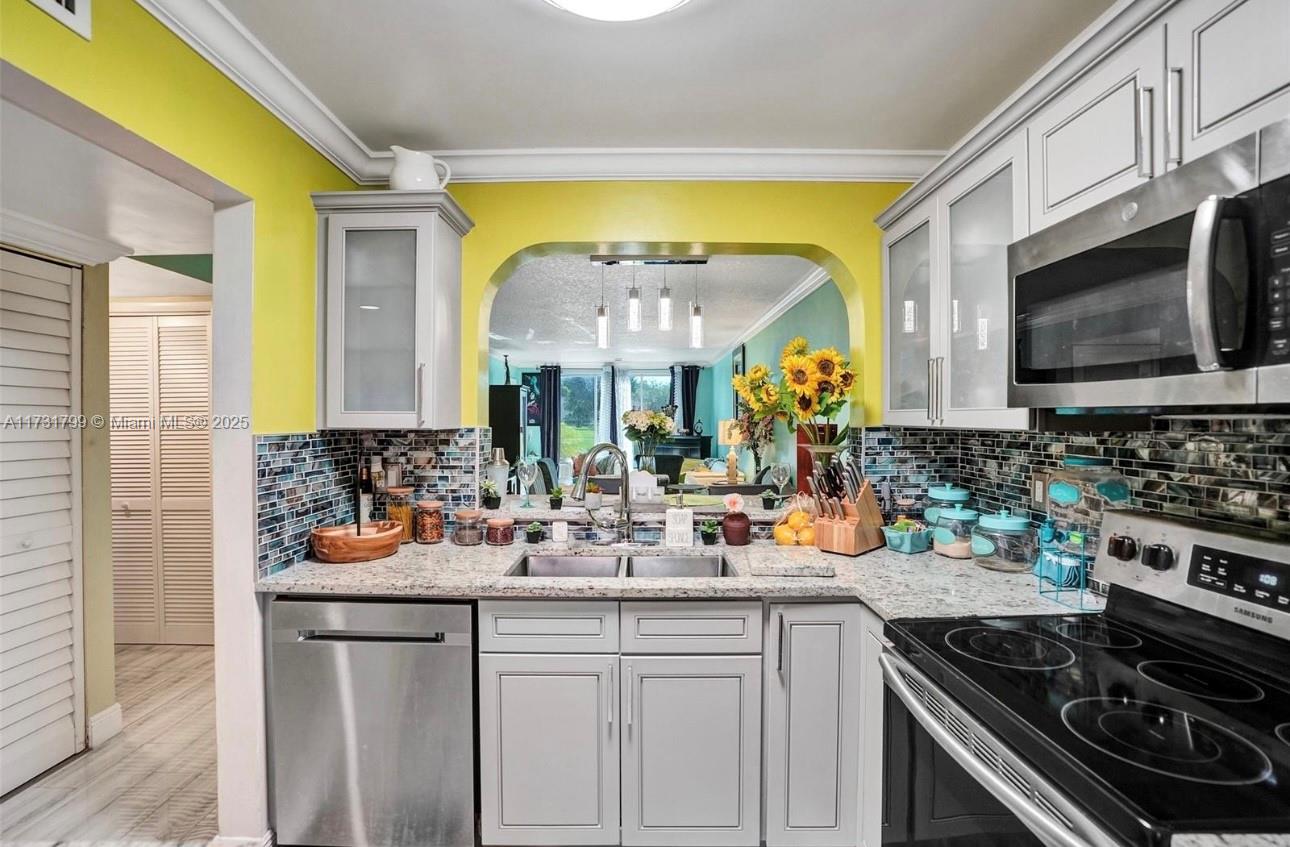 CASCADES OF LAUDERHILL - Residential