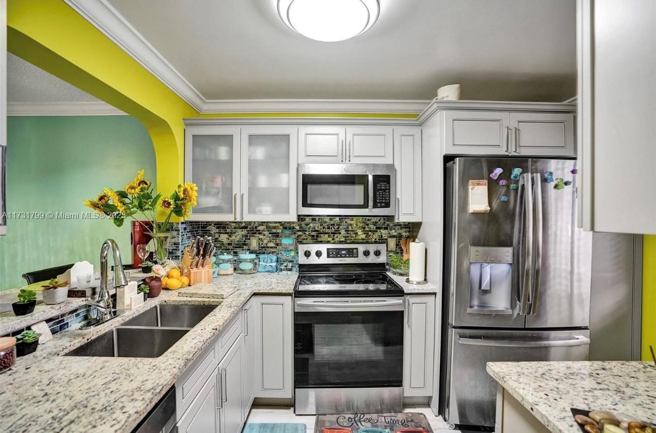 CASCADES OF LAUDERHILL - Residential