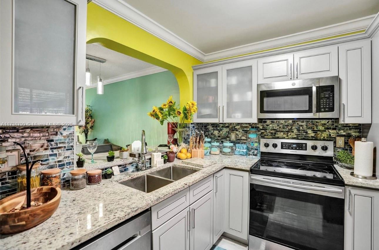CASCADES OF LAUDERHILL - Residential