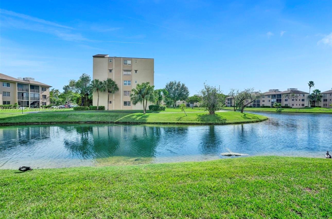 CASCADES OF LAUDERHILL - Residential