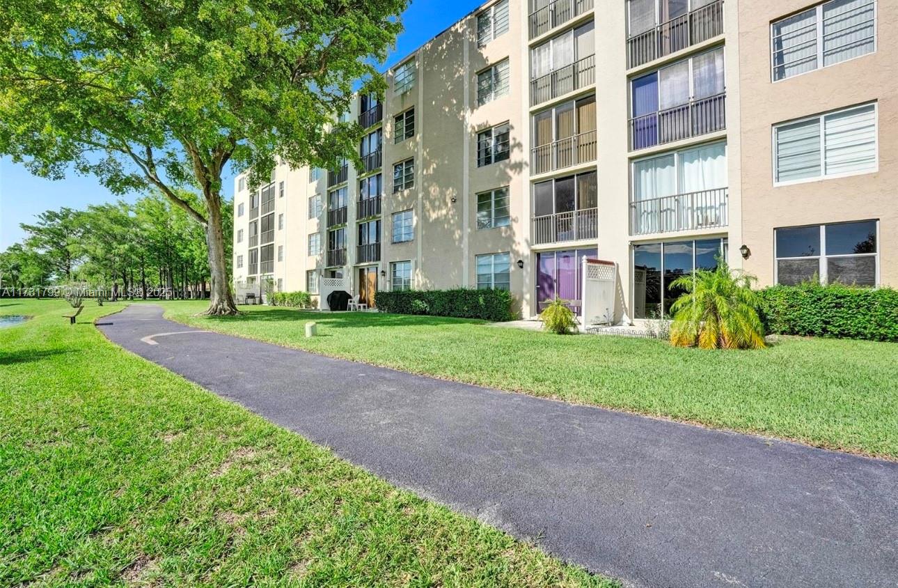CASCADES OF LAUDERHILL - Residential