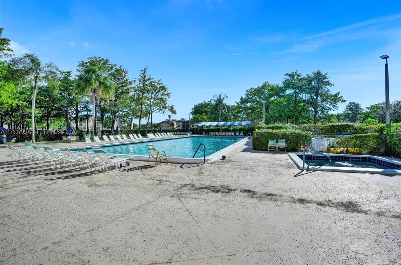 CASCADES OF LAUDERHILL - Residential