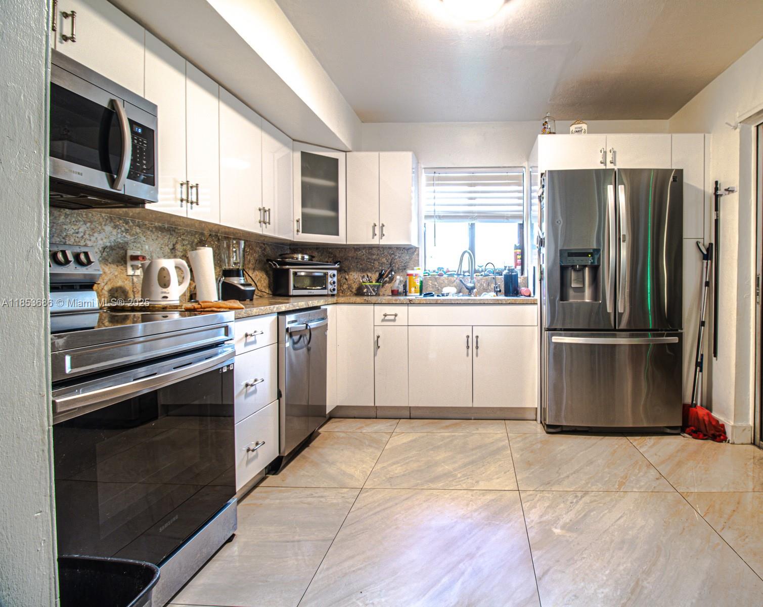 BISCAYNE SHORES UNIT 4 - Residential