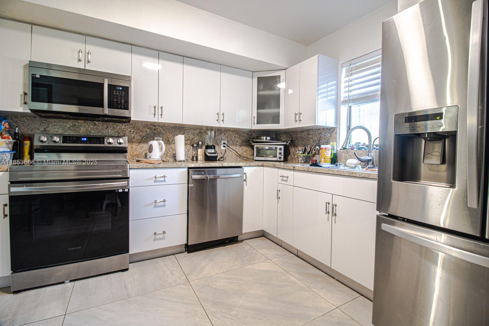 BISCAYNE SHORES UNIT 4 - Residential