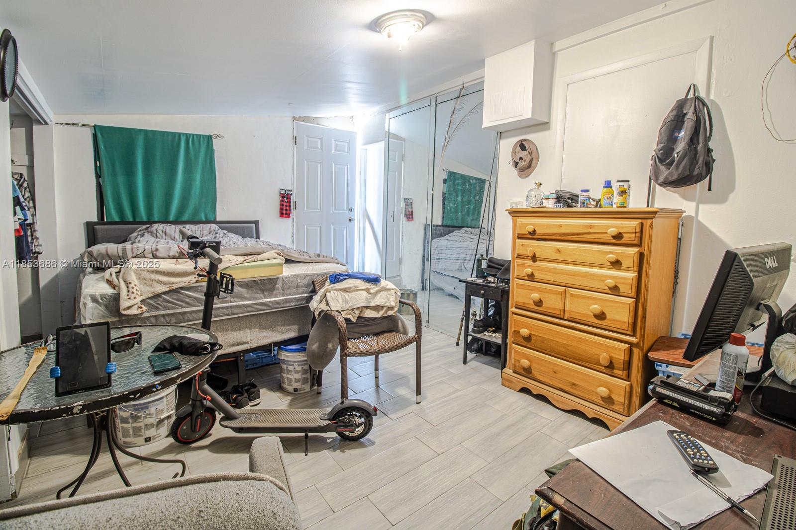 BISCAYNE SHORES UNIT 4 - Residential