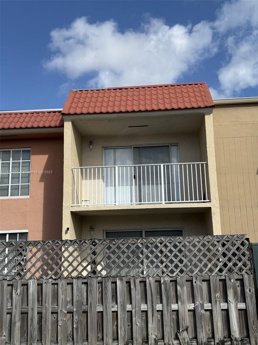 Rental Property at 5241 Geneva Way 208, Doral, Miami-Dade County, Florida - Bedrooms: 1 
Bathrooms: 1  - $2,000 MO.