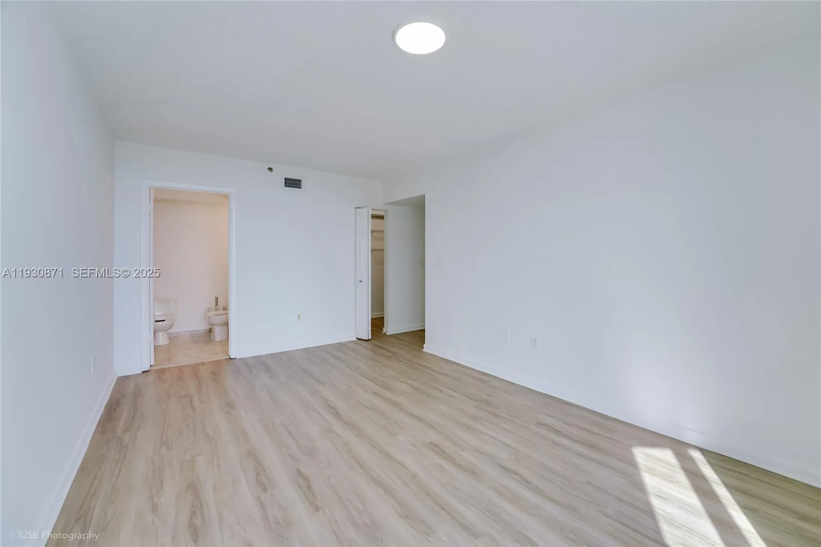 Miami Beach, Florida 33140, United States, 2 Bedrooms Bedrooms, ,2 BathroomsBathrooms,Residential,Active,255193