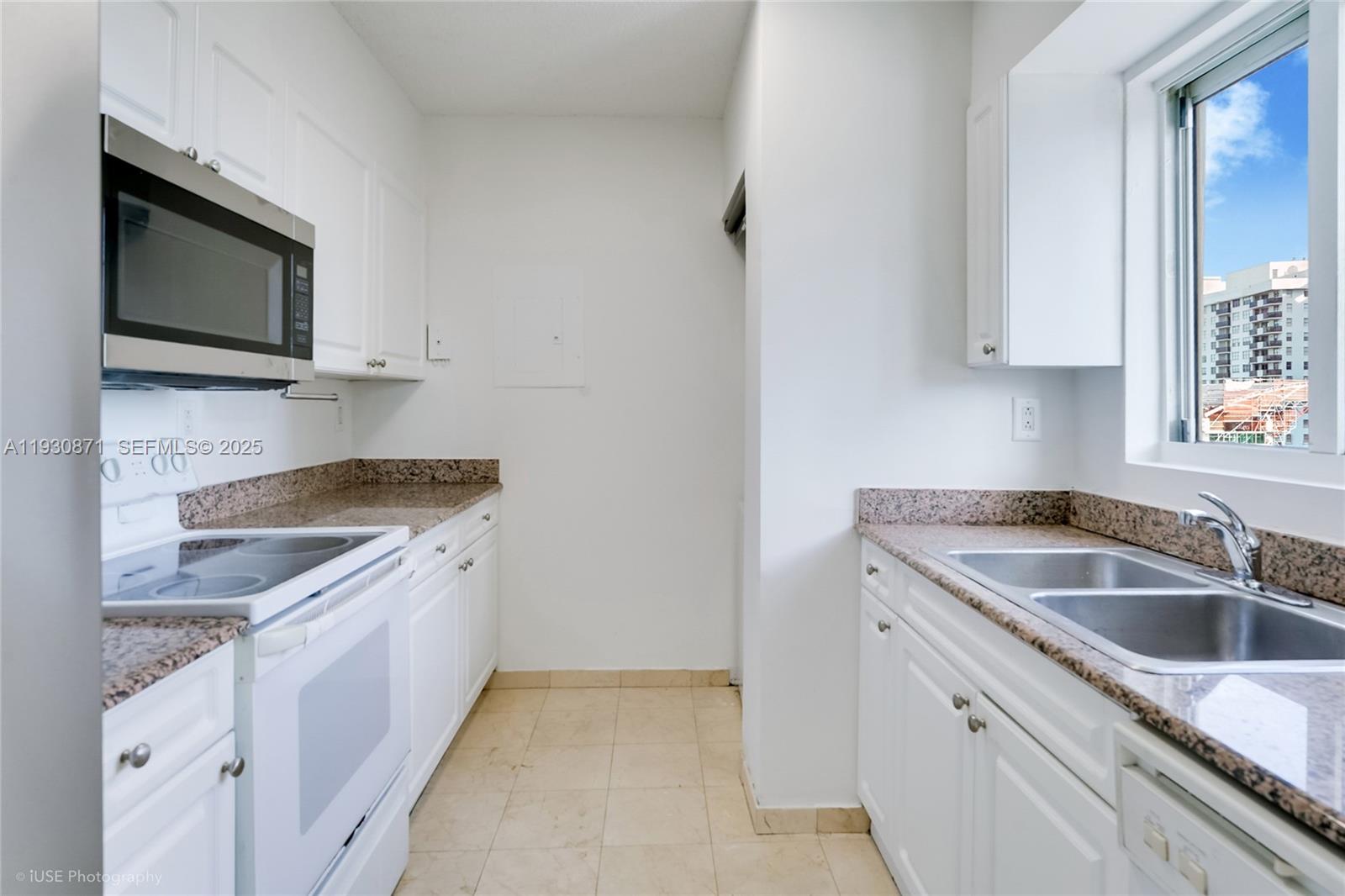 THE GRANDVIEW CONDO - Residential Lease