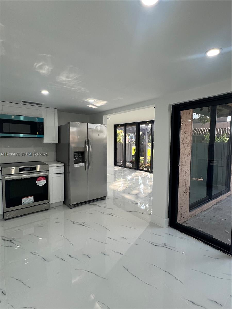 TOWNHOUSES OF THE CALIF C - Residential