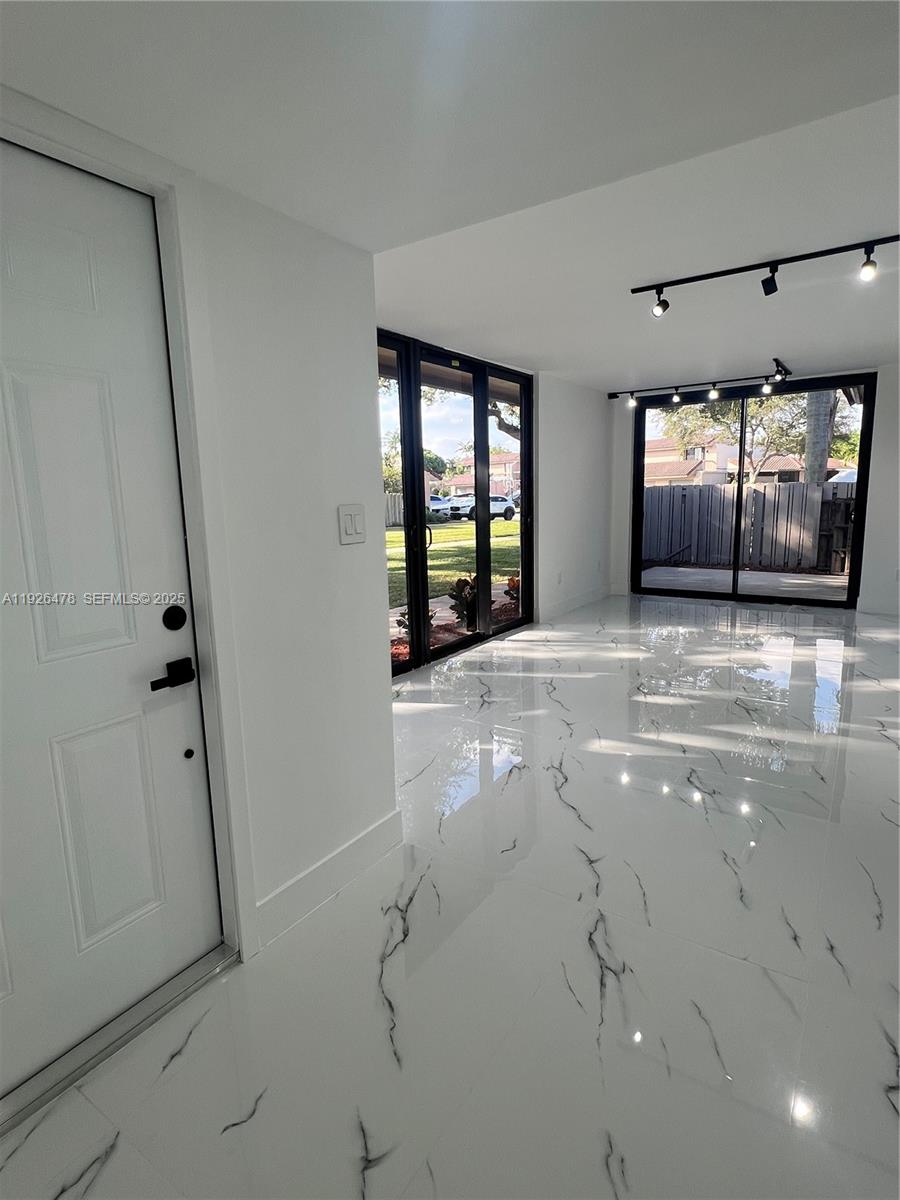 TOWNHOUSES OF THE CALIF C - Residential