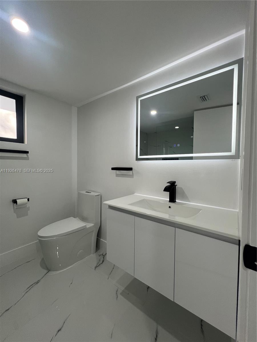 TOWNHOUSES OF THE CALIF C - Residential